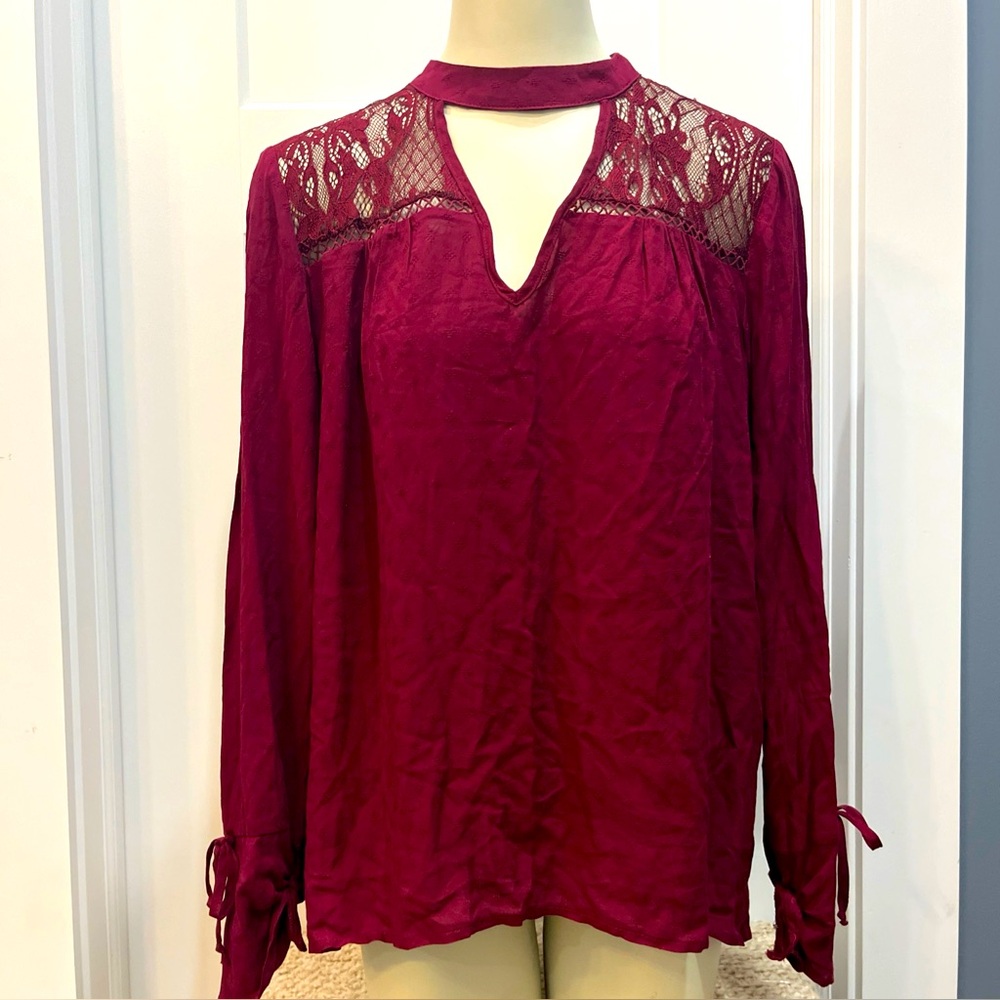 Maurices Women’s Maroon Lace Blouse V-Neck Size Large Long Sleeve Tie‎ Wrist